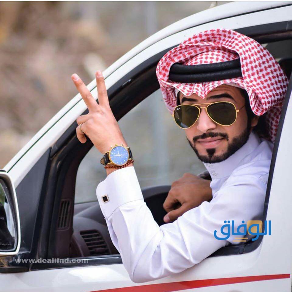 شباب سعوديين خقق بالشماغ